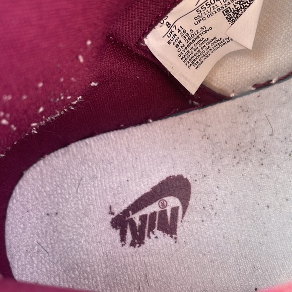 Jordan 1 Bordeaux - Picture 4 of 6